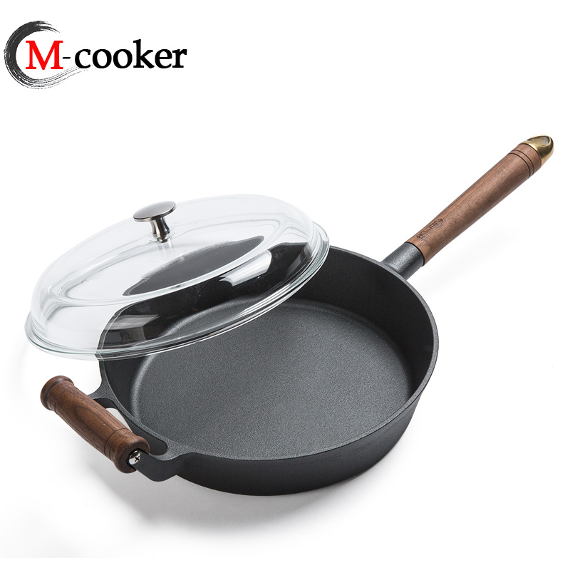 Cast iron skillet with wooden handle